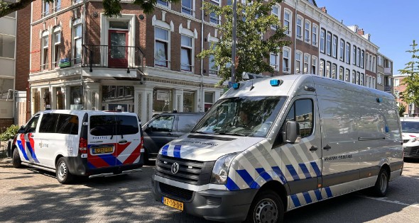 Politie onderzoekt mogelijk explosief in woning - Afbeelding 6