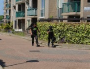 Politie doet inval in woning na vluchtende verdachte
