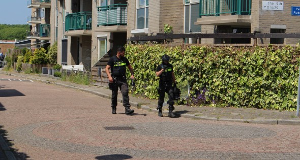 Politie doet inval in woning na vluchtende verdachte
