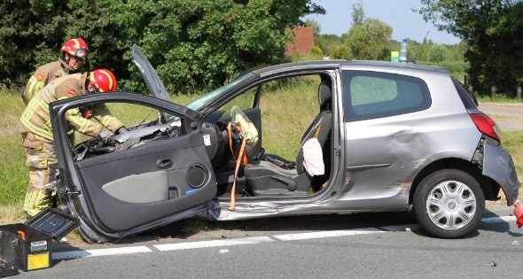Frontale botsing tussen vrachtwagen en personenauto - Afbeelding 4