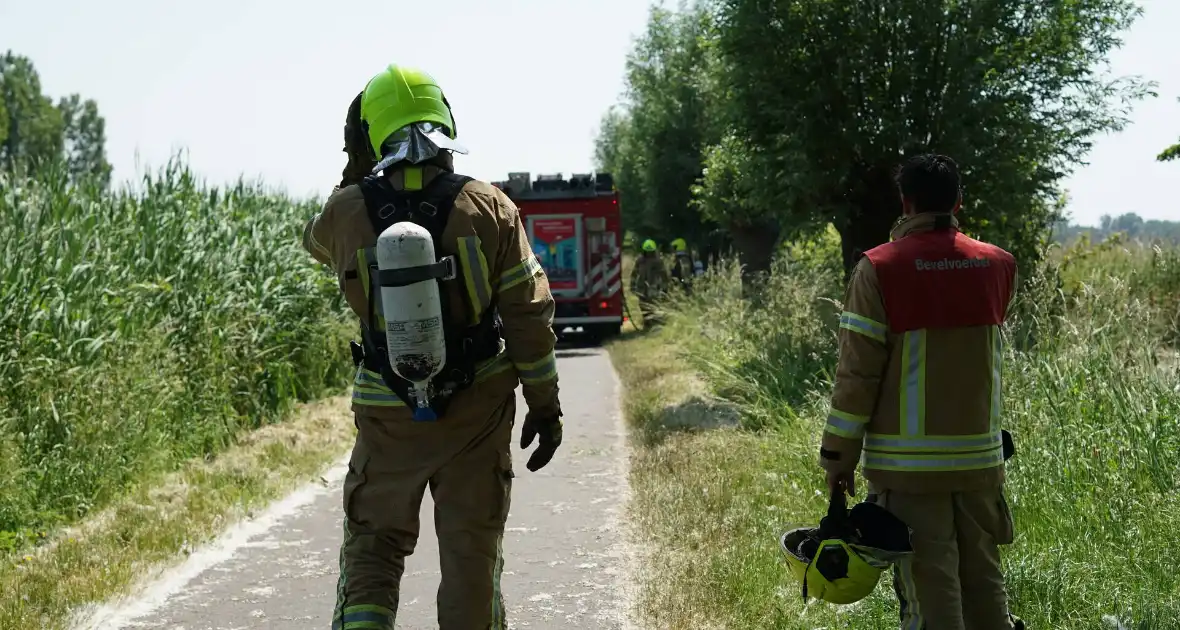 Meters in vlammen opgegaan bij brand in recreatiegebied De Vliegers