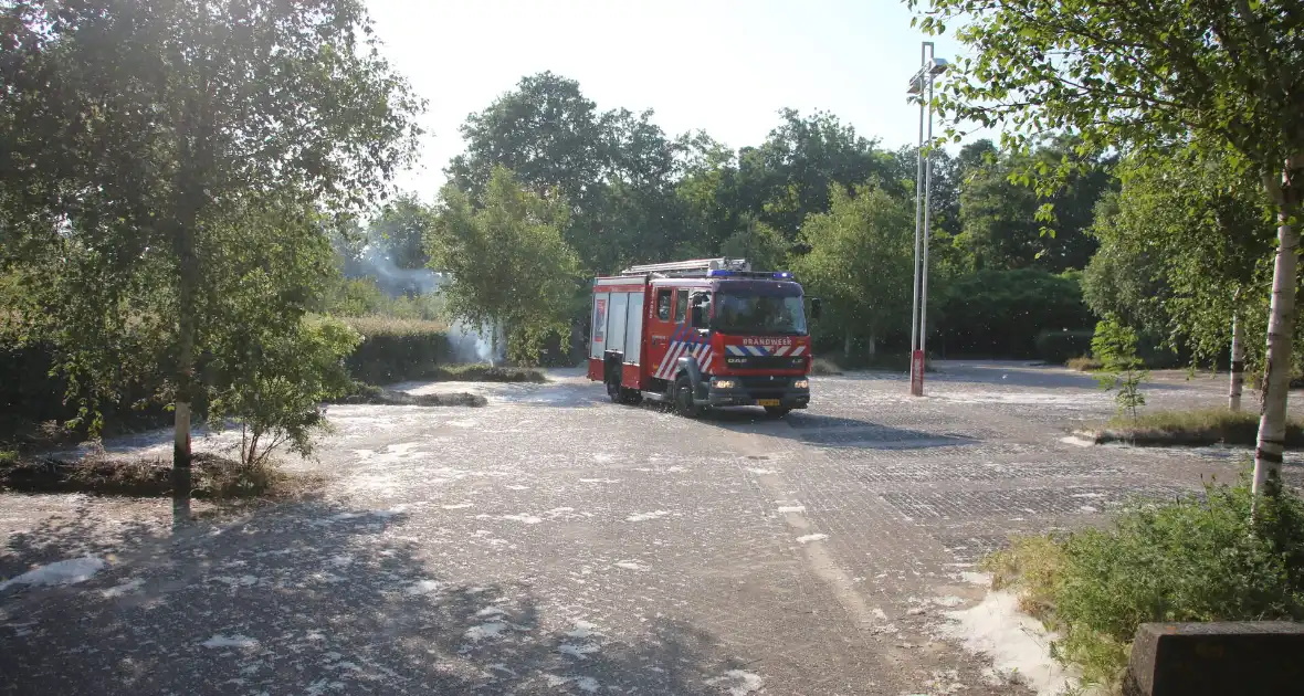 Meerdere brandhaarden op parkeerplaats - Foto 1