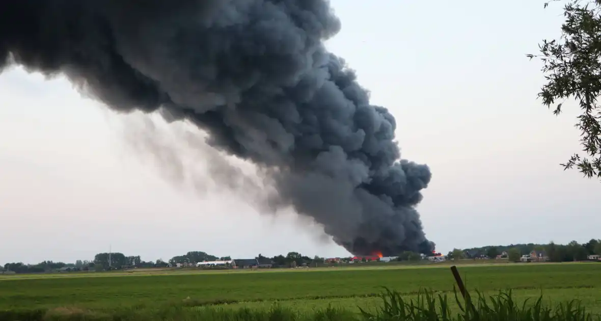 Enorme brand in houthandel - Foto 2
