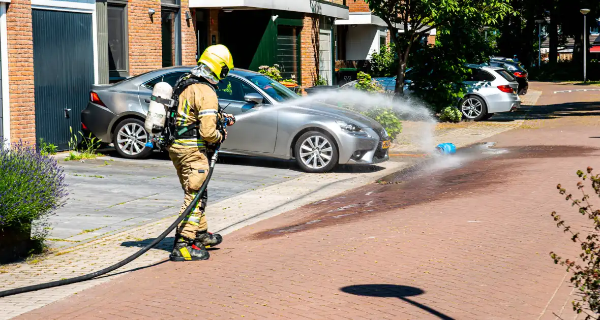Gasfles vat vlam tijdens onkruidverbranden - Foto 2