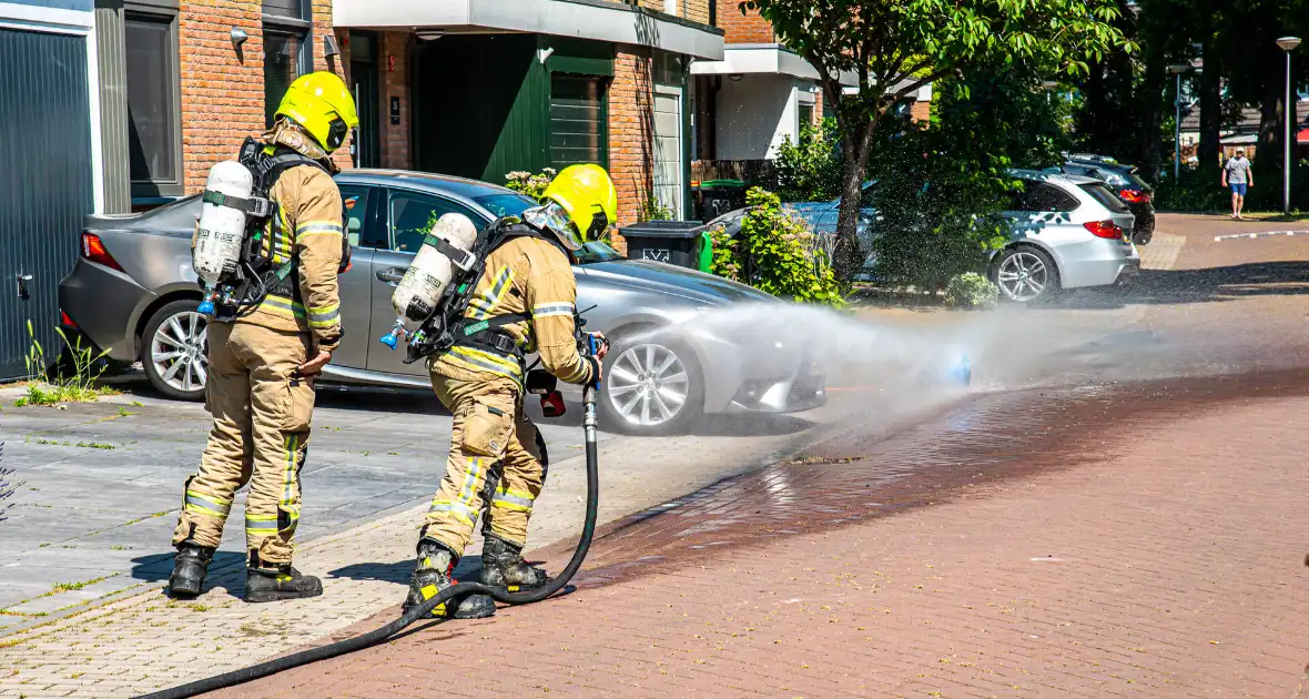 Gasfles vat vlam tijdens onkruidverbranden - Foto 3