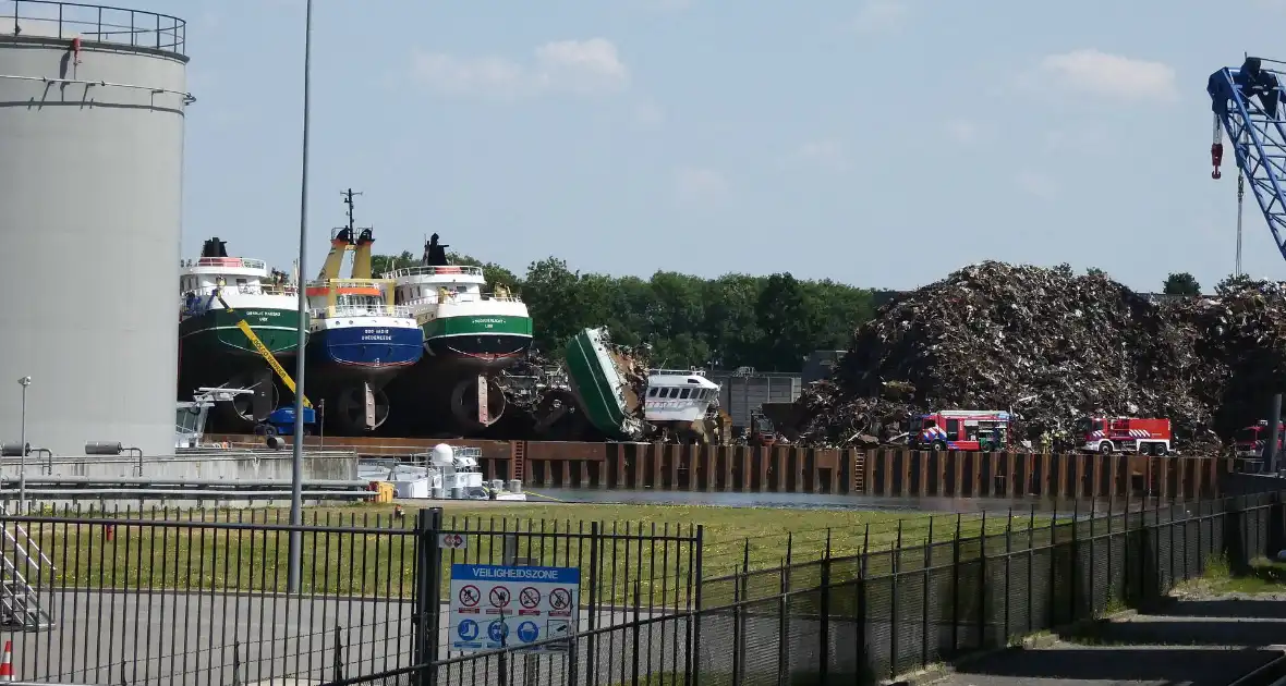 Scheepsbrand bij ijzerwarenhandelaar - Foto 2