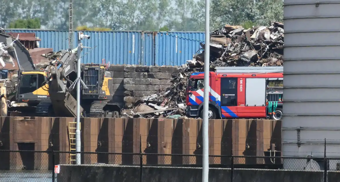 Scheepsbrand bij ijzerwarenhandelaar - Foto 3