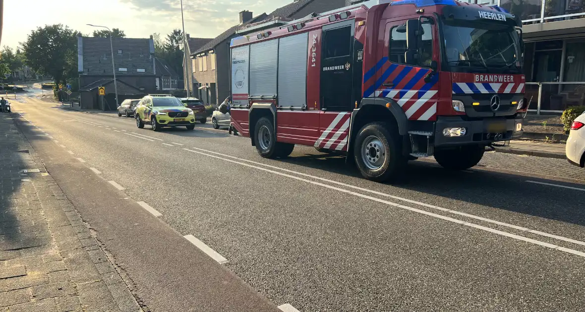 Man komt met hand tussen luifel terecht - Foto 2