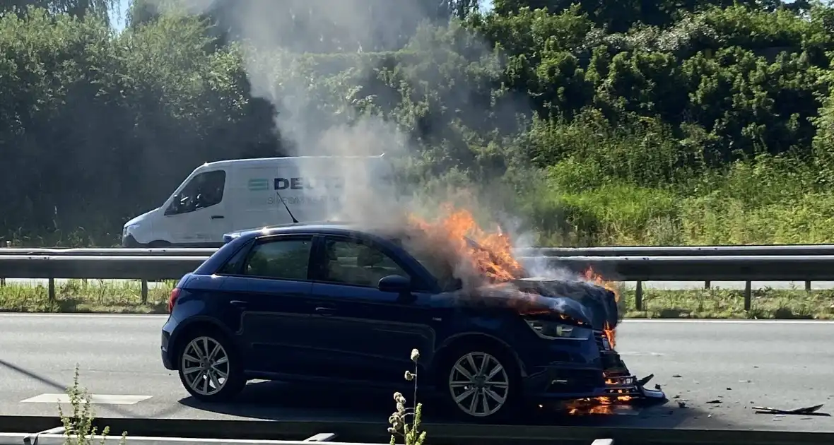 Auto in brand na aanrijding