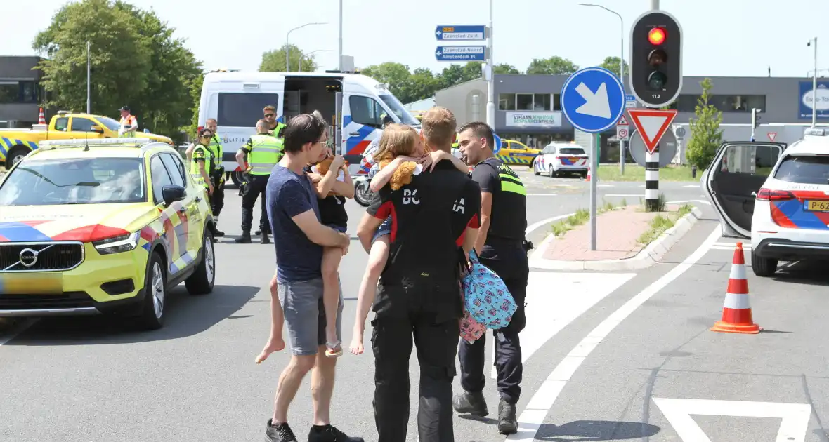 Twee opzittenden van scooter zwaargewond - Foto 15