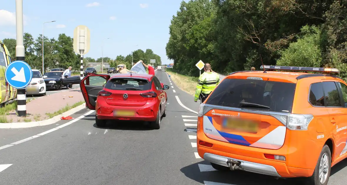 Twee opzittenden van scooter zwaargewond - Foto 4