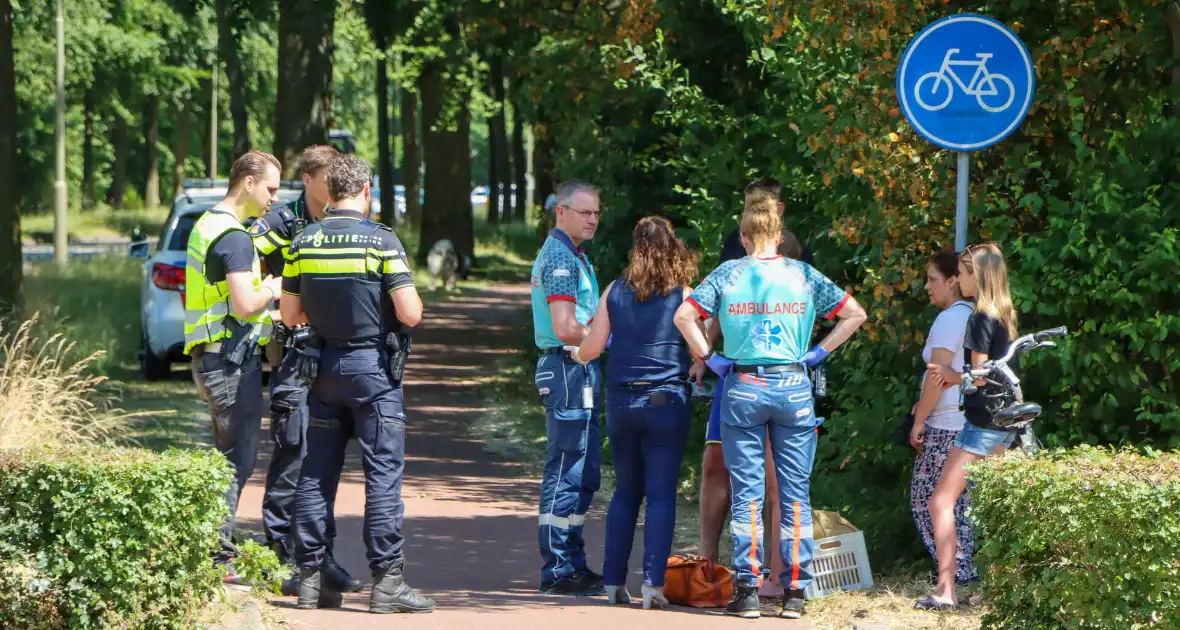 Twee fietsers in aanrijding - Foto 2