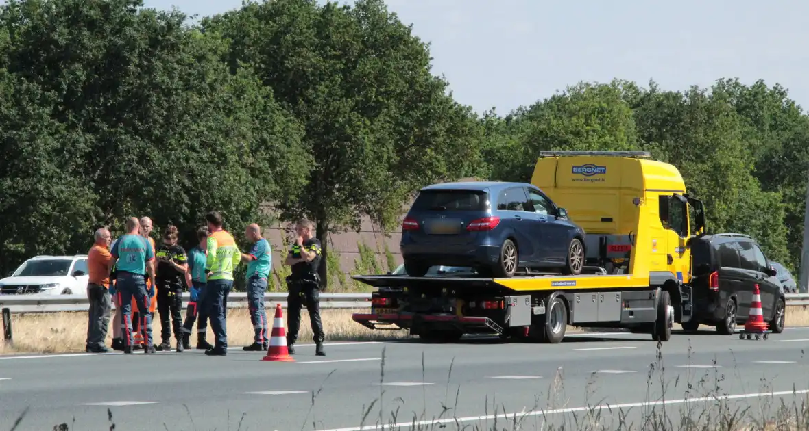 Kop-staart botsing tussen auto en bus