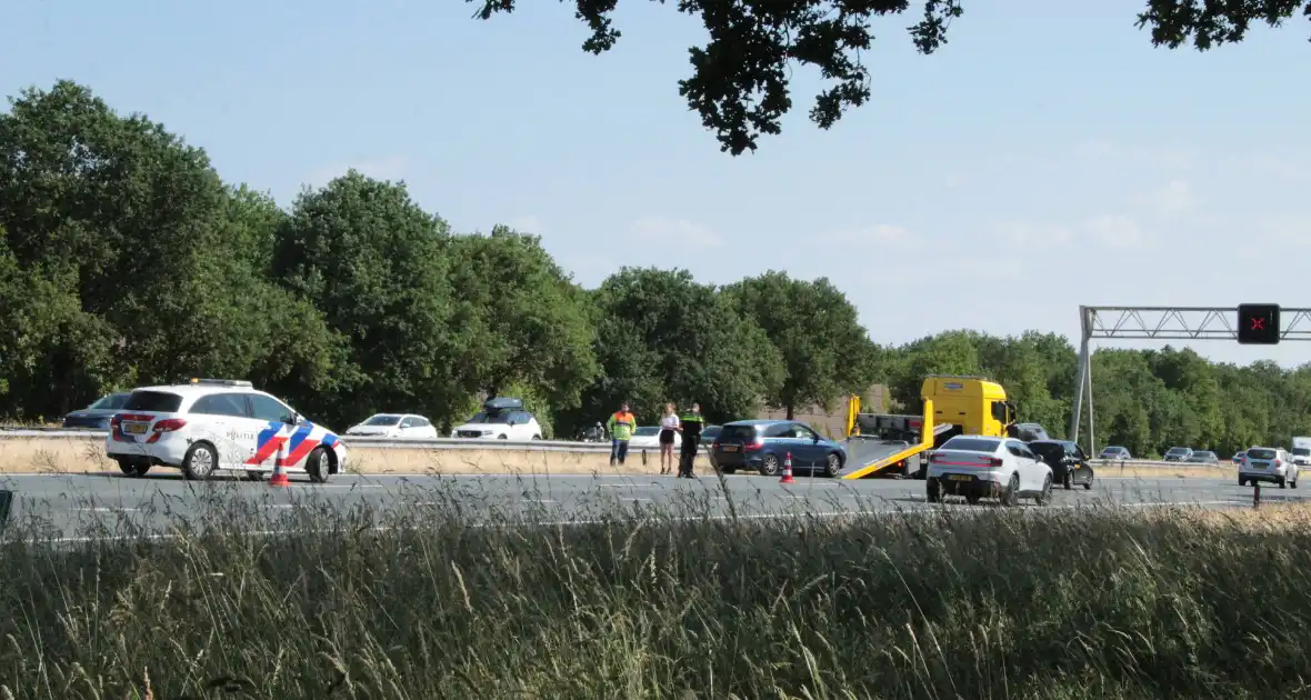 Kop-staart botsing tussen auto en bus - Foto 10