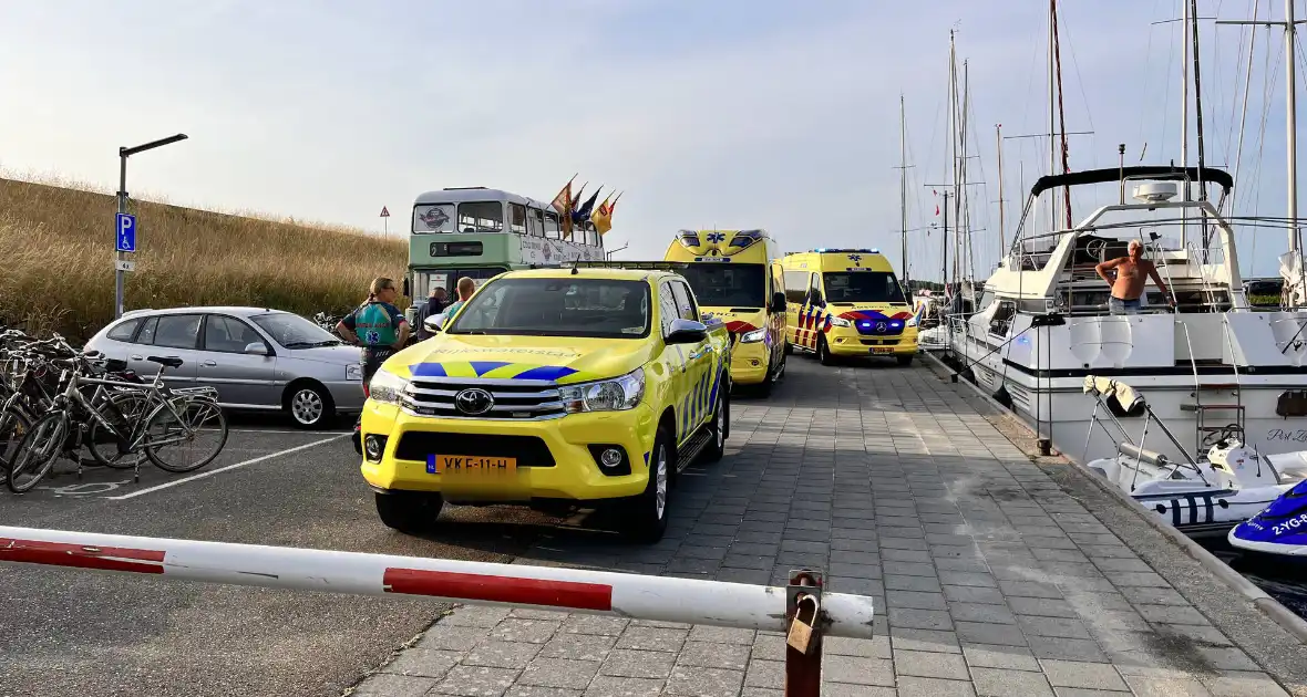 Fietser ernstig gewond bij botsing met paaltje - Foto 1