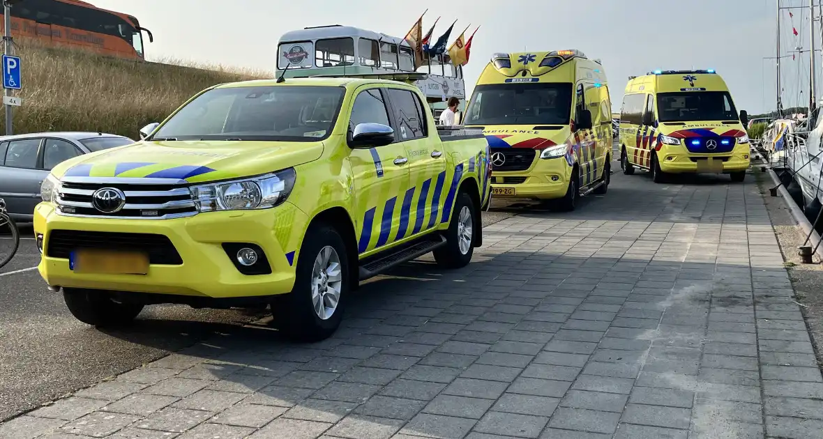 Fietser ernstig gewond bij botsing met paaltje - Foto 13