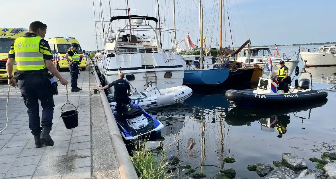 Fietser ernstig gewond bij botsing met paaltje - Foto 15