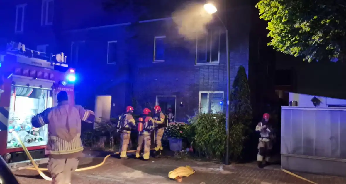 Buurman ontdekt brand in woning