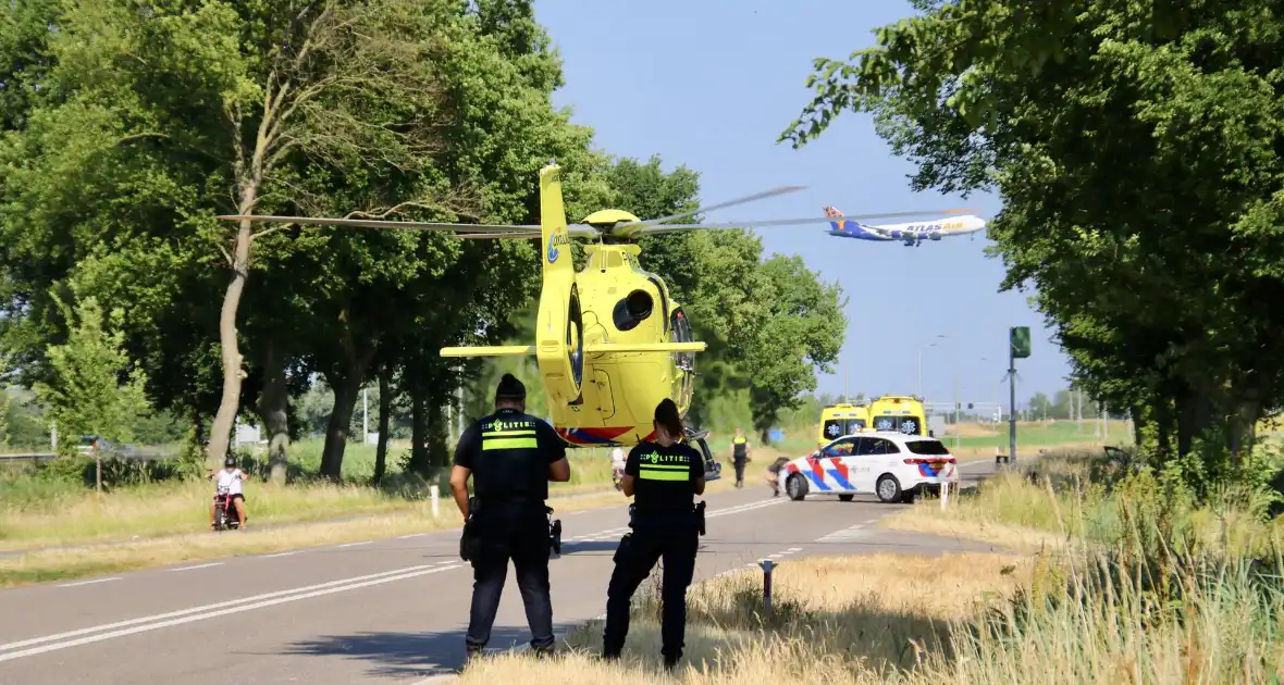 Automobilist frontaal in botsing met boom