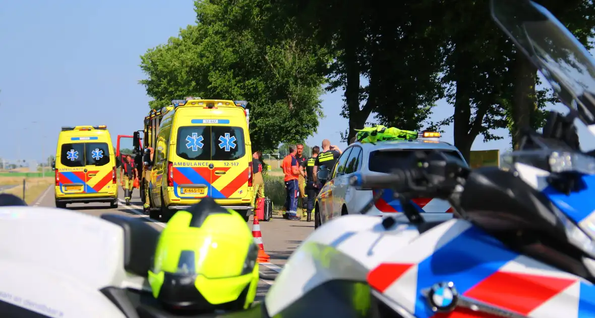 Automobilist frontaal in botsing met boom - Foto 2