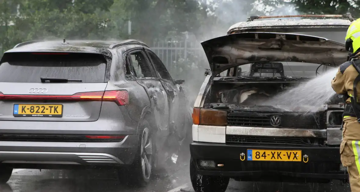 Bestelbus op parkeerplaats voetbalvereniging gaat in vlammen op - Foto 14