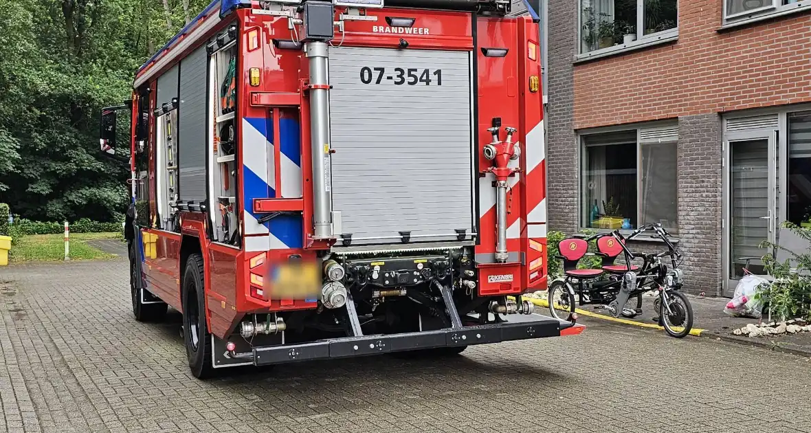 Kind met vinger vast in hometrainer - Foto 2