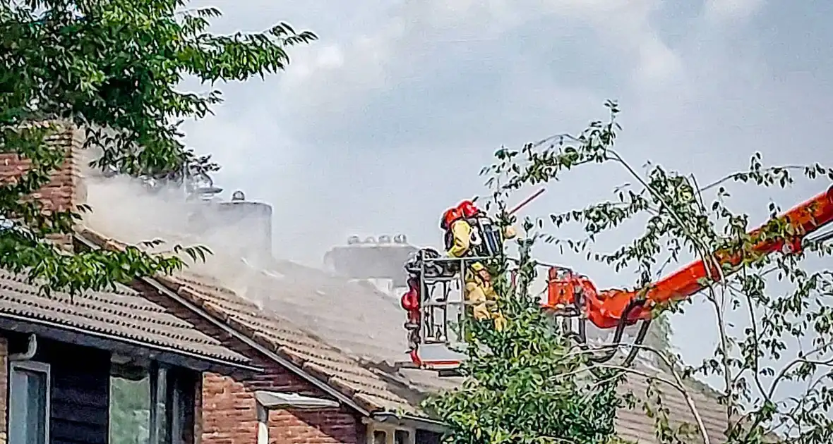Woningen lopen flinke schade op bij brand - Foto 2