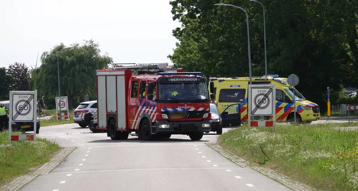 Auto komt op de kop tot stilstand - Foto 1