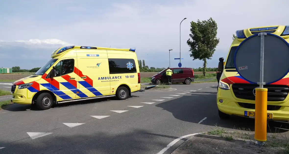 Auto komt op de kop tot stilstand - Foto 6