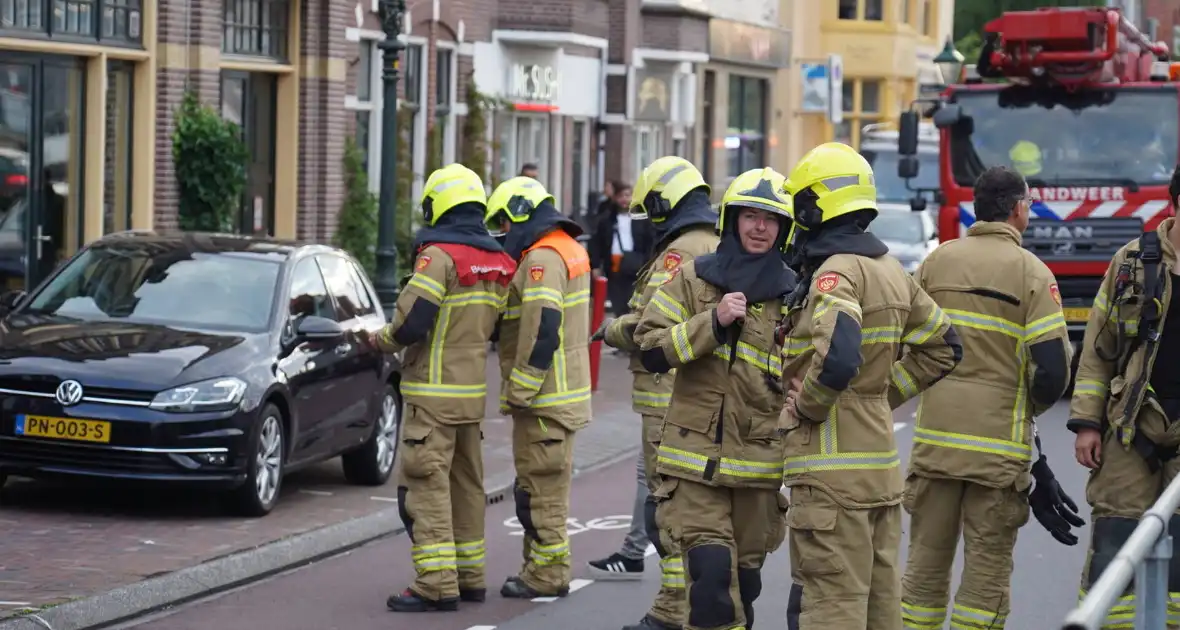 Brand in kapsalon door stapel handdoeken - Foto 1