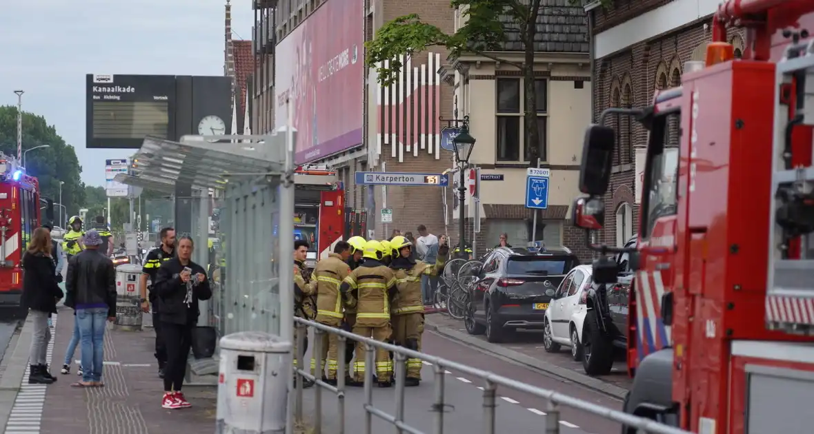 Brand in kapsalon door stapel handdoeken - Foto 3