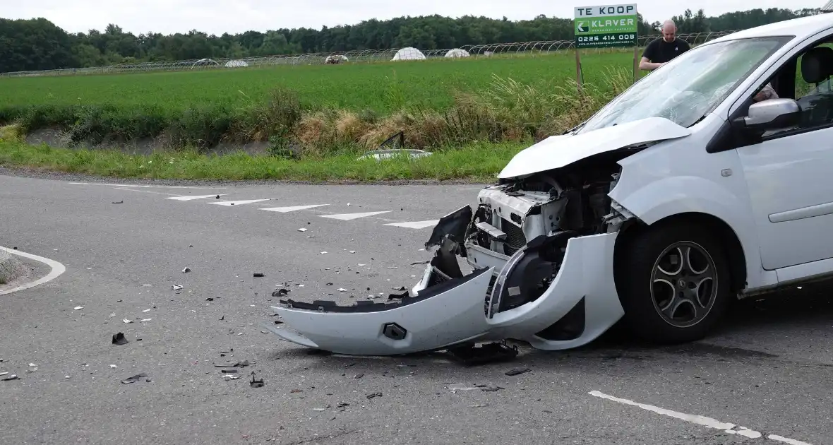 Drie gewonden bij botsing - Foto 1