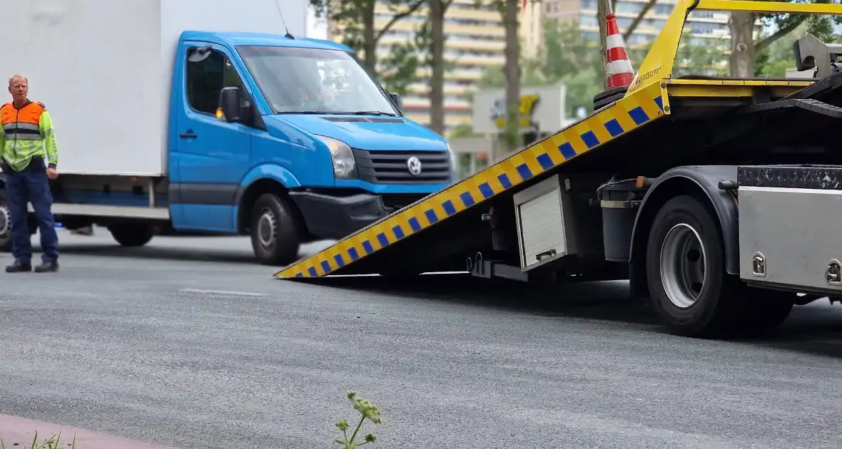 Vier auto's botsen op elkaar - Foto 5