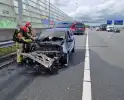Auto vliegt in brand op snelweg
