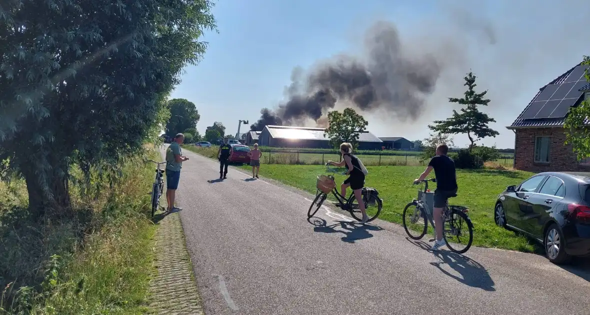 Enorme brand in loods met stro - Foto 2