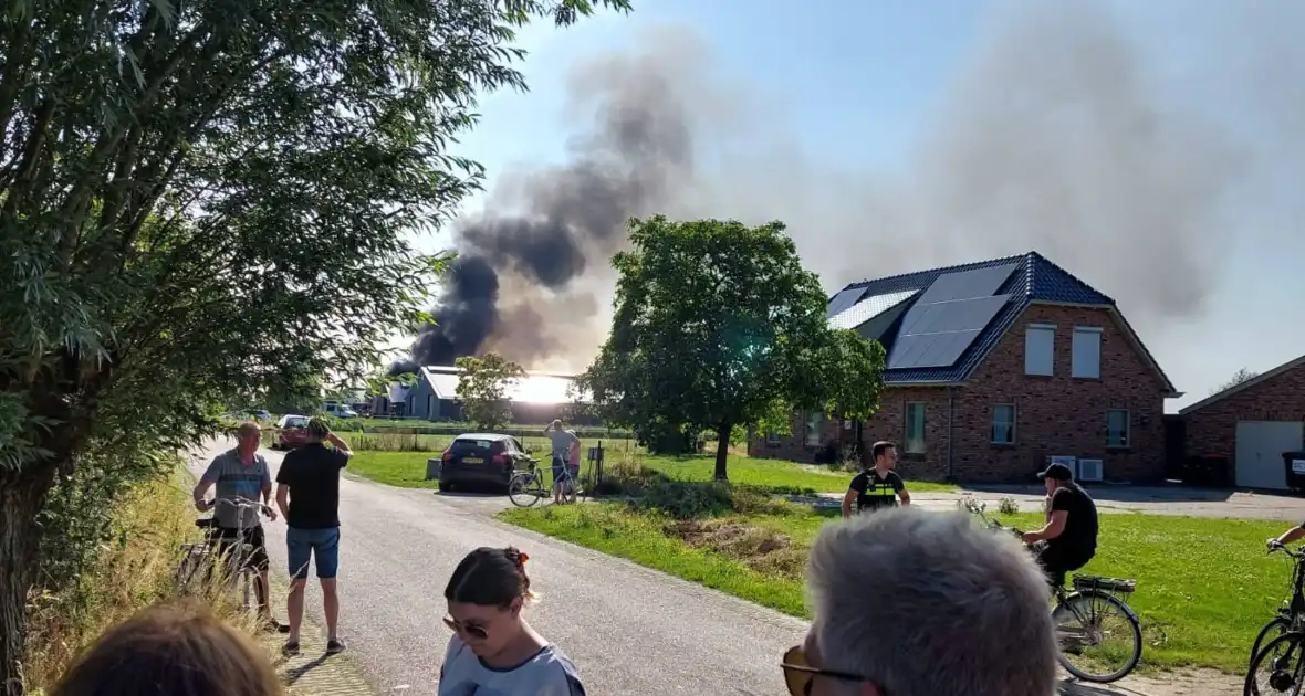 Enorme brand in loods met stro - Foto 3