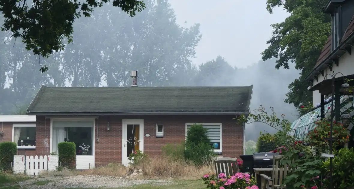 Grasmaaier vat vlam in weiland - Foto 5