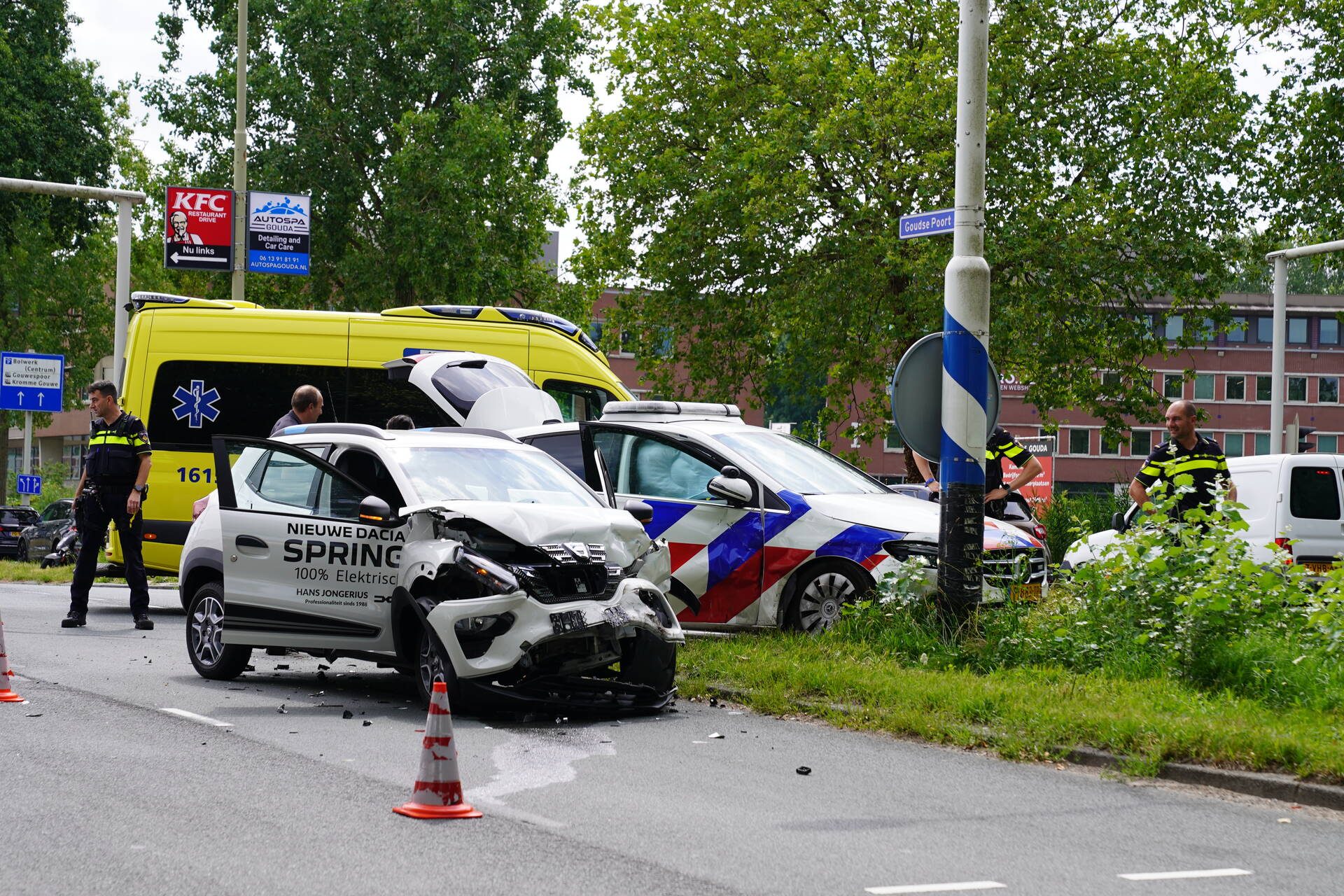 Politiewagen En Personenwagen Botsing Op Kruising | 112-nu.nl