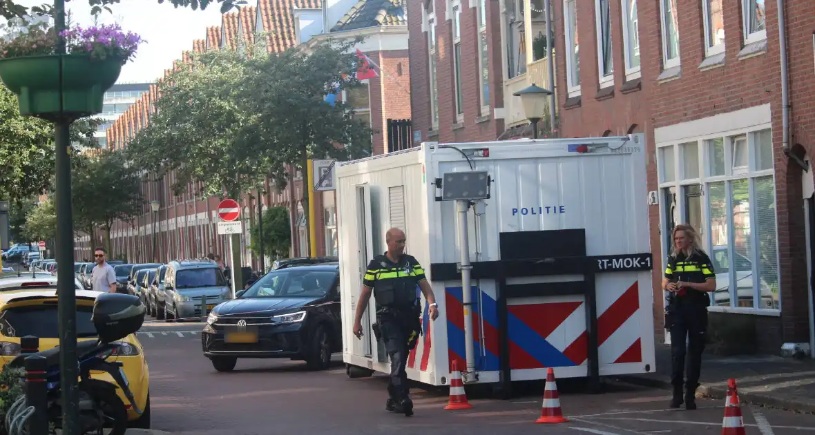 Overleden vrouw aangetroffen in woning, twee mannen aangehouden