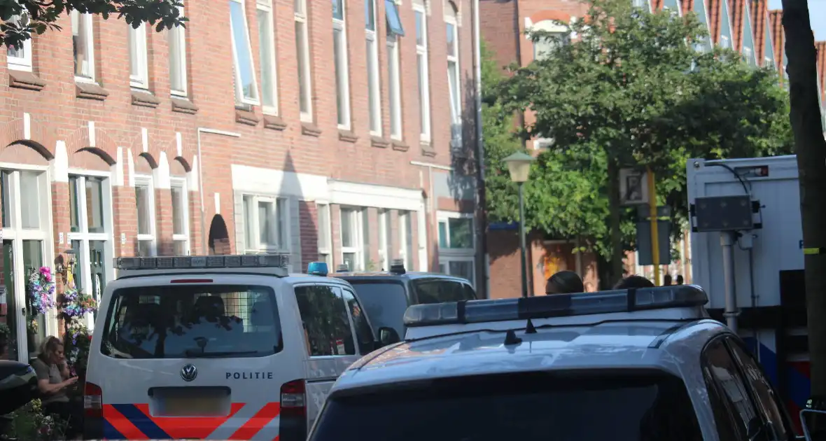Overleden vrouw aangetroffen in woning, twee mannen aangehouden - Foto 12