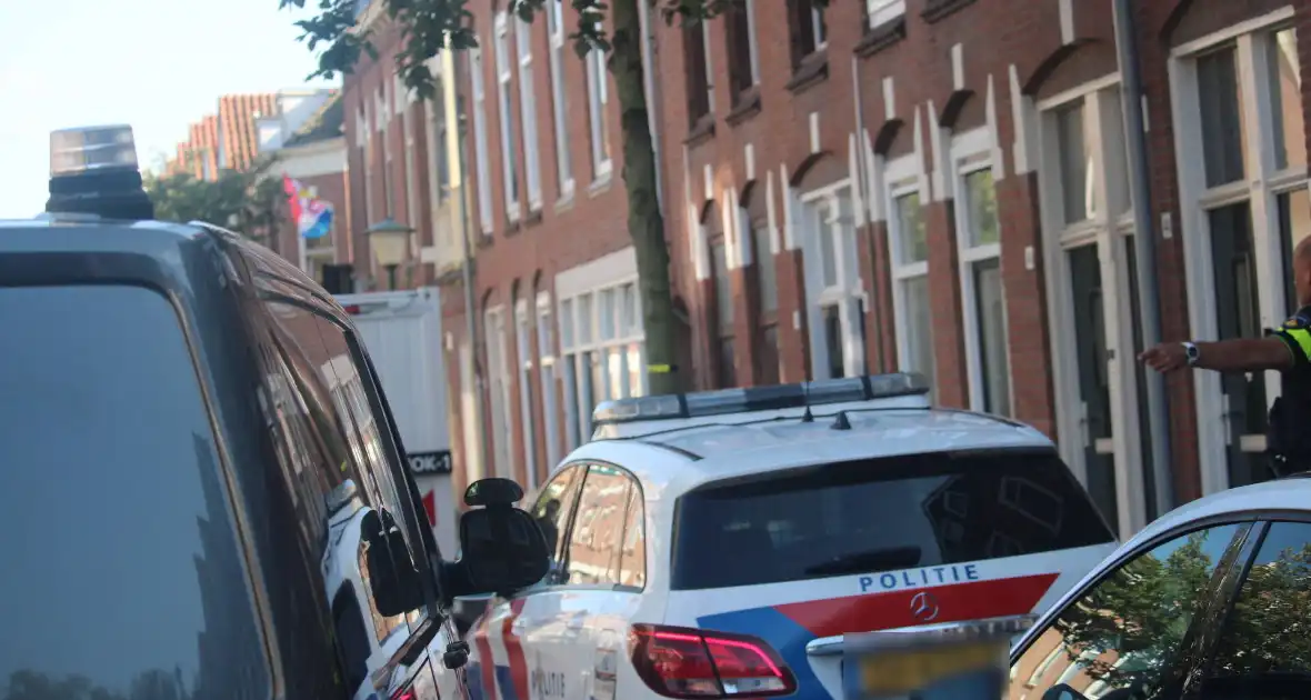 Overleden vrouw aangetroffen in woning, twee mannen aangehouden - Foto 16