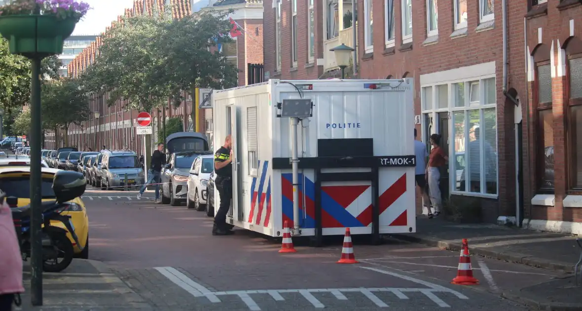 Overleden vrouw aangetroffen in woning, twee mannen aangehouden - Foto 5