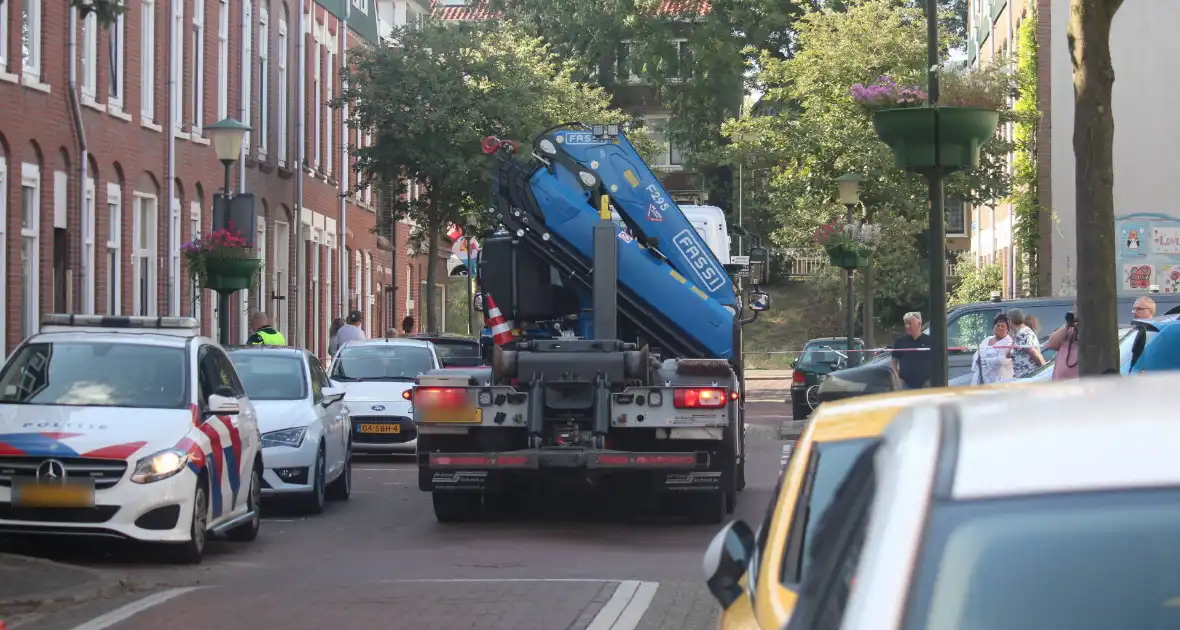 Overleden vrouw aangetroffen in woning, twee mannen aangehouden - Foto 8