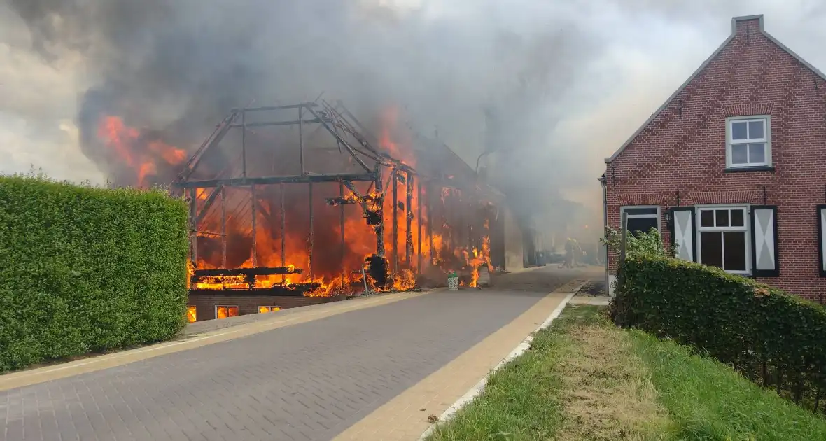 Brand slaat over na zorgboerderij - Foto 7