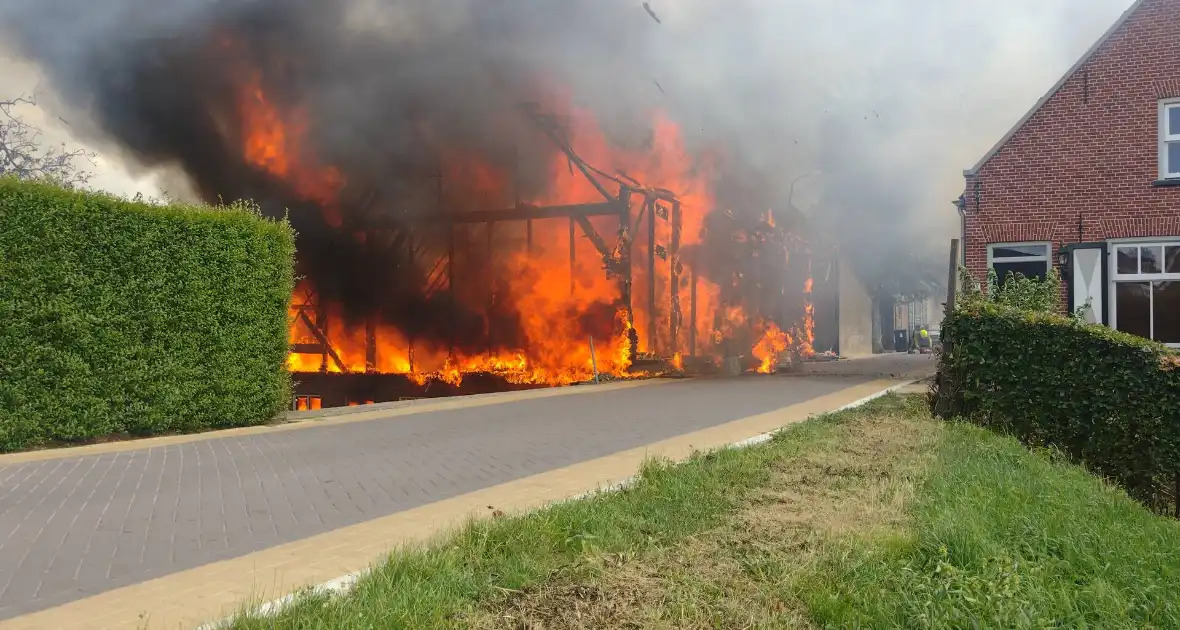 Brand slaat over na zorgboerderij - Foto 8