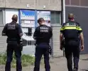 Politie en douane vallen bedrijfspand binnen