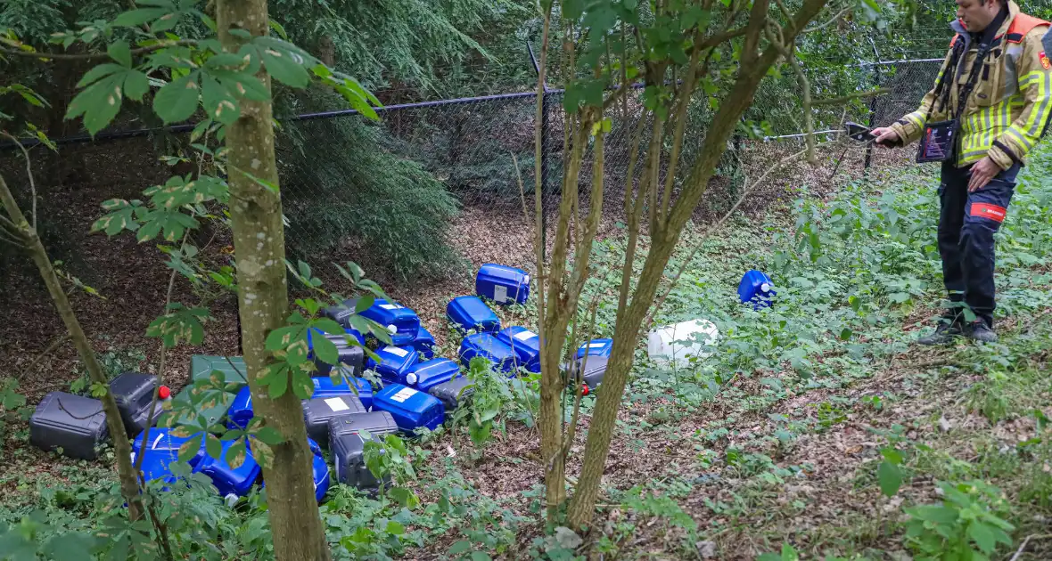 Tientalen vaten in bosgebied aangetroffen - Foto 2