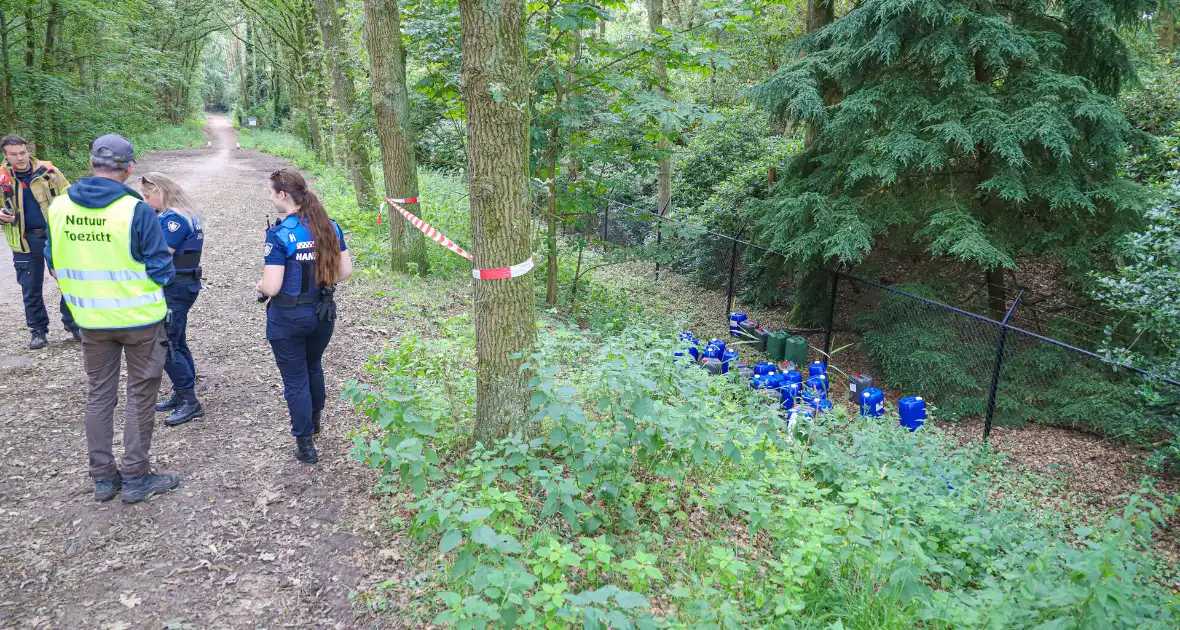 Tientalen vaten in bosgebied aangetroffen - Foto 7