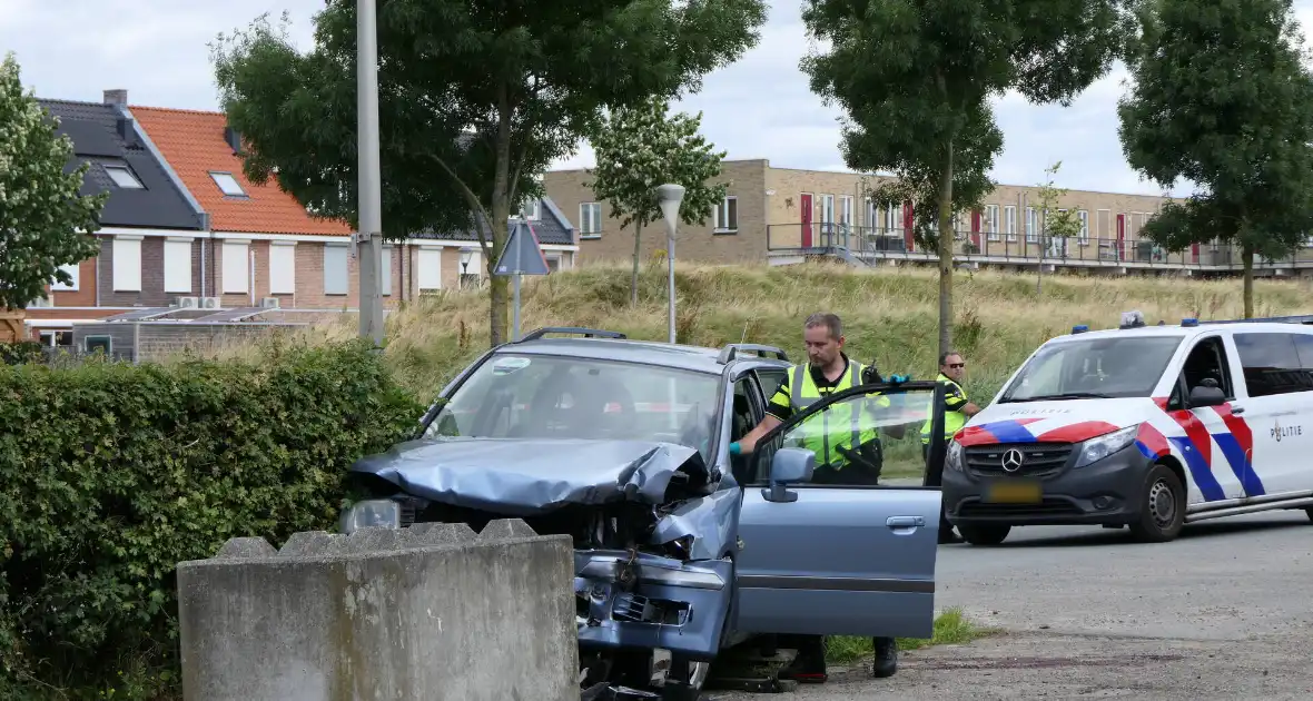 Man overleden bij verkeersongeval - Foto 10