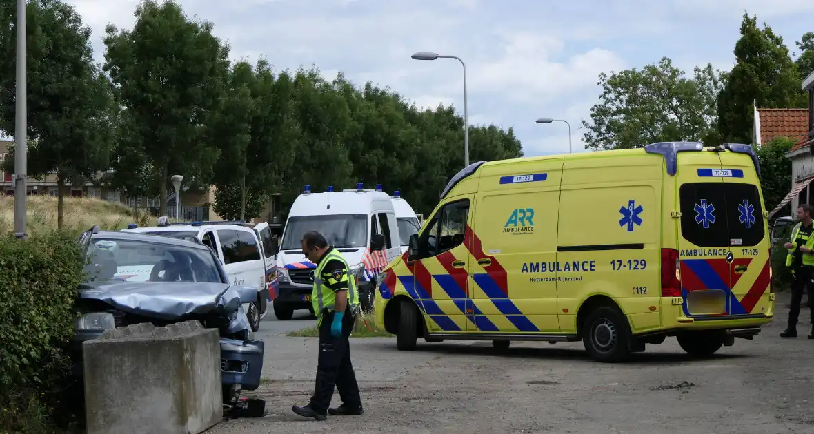 Man overleden bij verkeersongeval - Foto 11